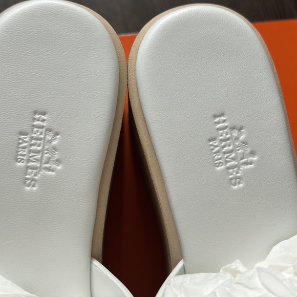 White Hermes eze sandal 39